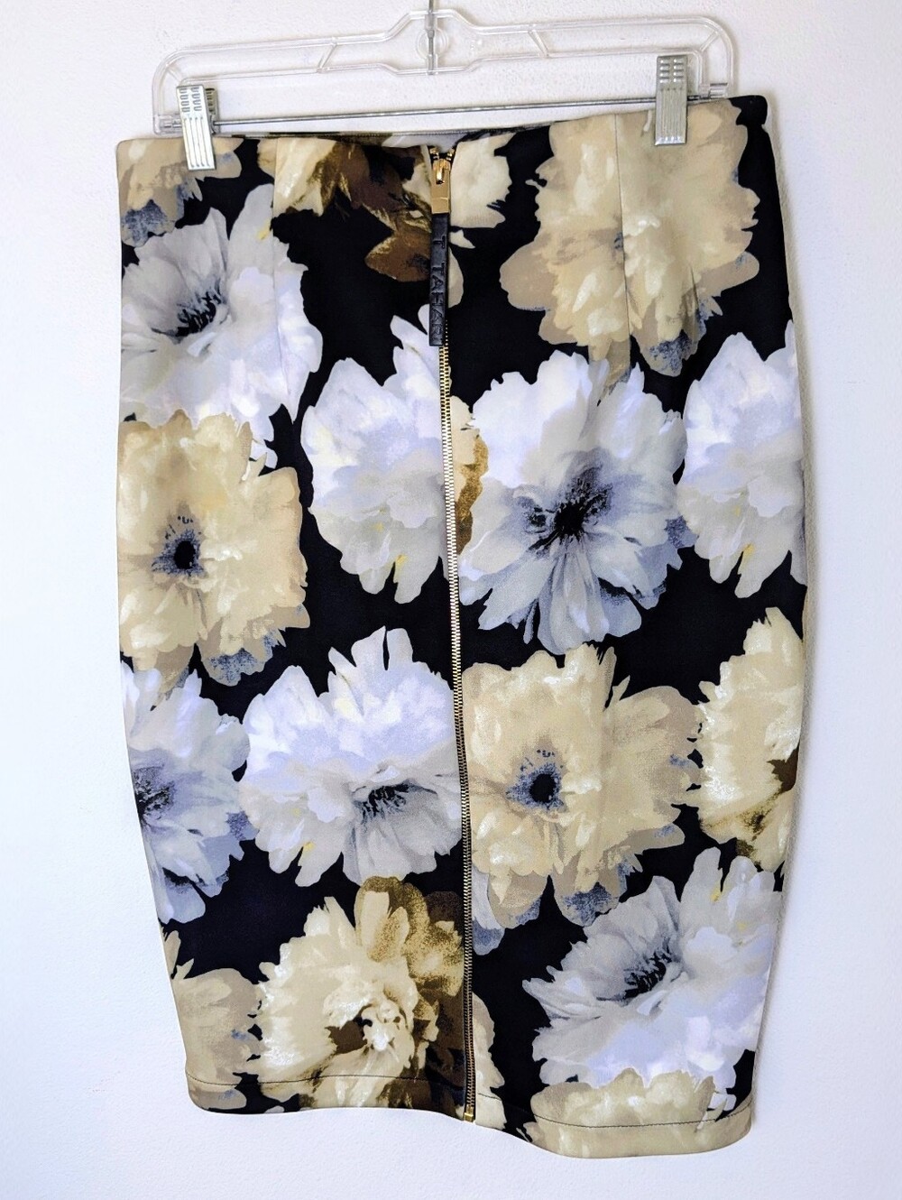 Tahari Women’s Floral Pencil Skirt Black White Beige Satin Knee Length Sz M euc